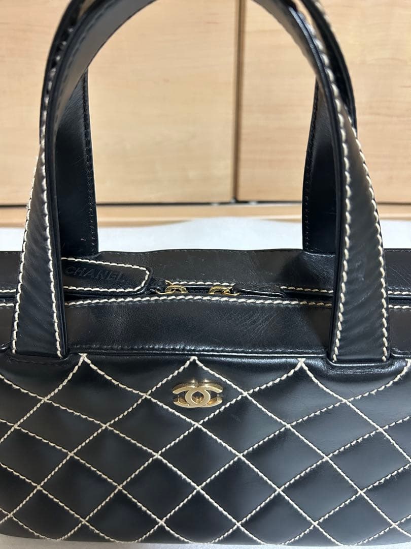 美品　シャネル　CHANEL ハンドバッグ　白ステッチ