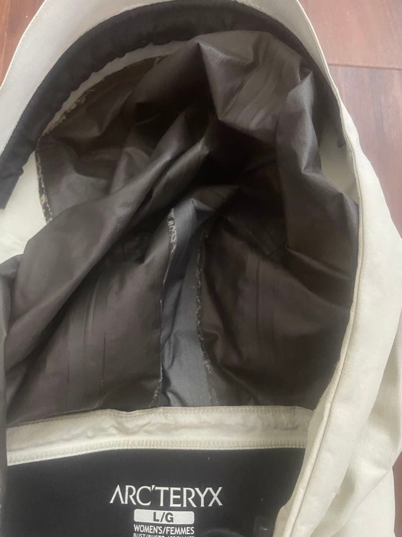 らいちょさま専用　ロゴ刺繍　激レア　ARC'TERYX ホワイト アークテリクス