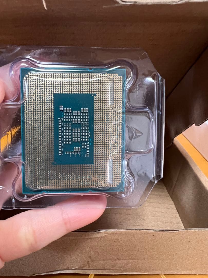 Intel Core i3-12100F CPU 本体