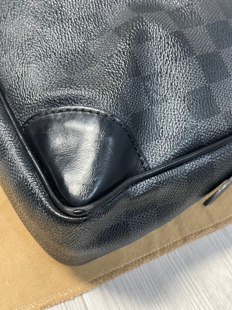 LOUIS VUITTONダミエ グラフィット ポルトドキュマン ヴォワヤージュ