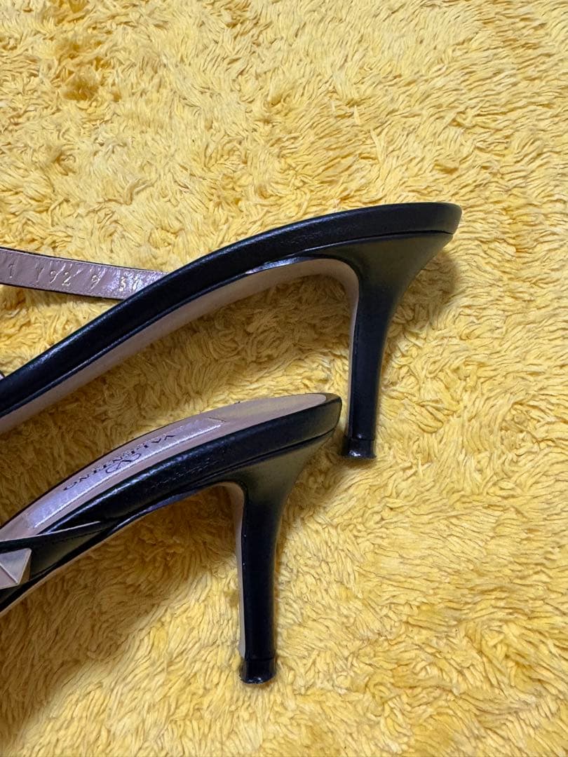 Valentino スタッズ付き ブラックサンダル 37