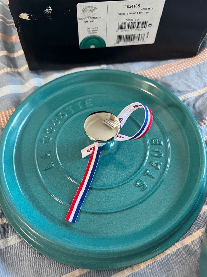 ストウブ　ミントグリーン　ココットロンド　24 4QT 3.8Ｌレアカラー