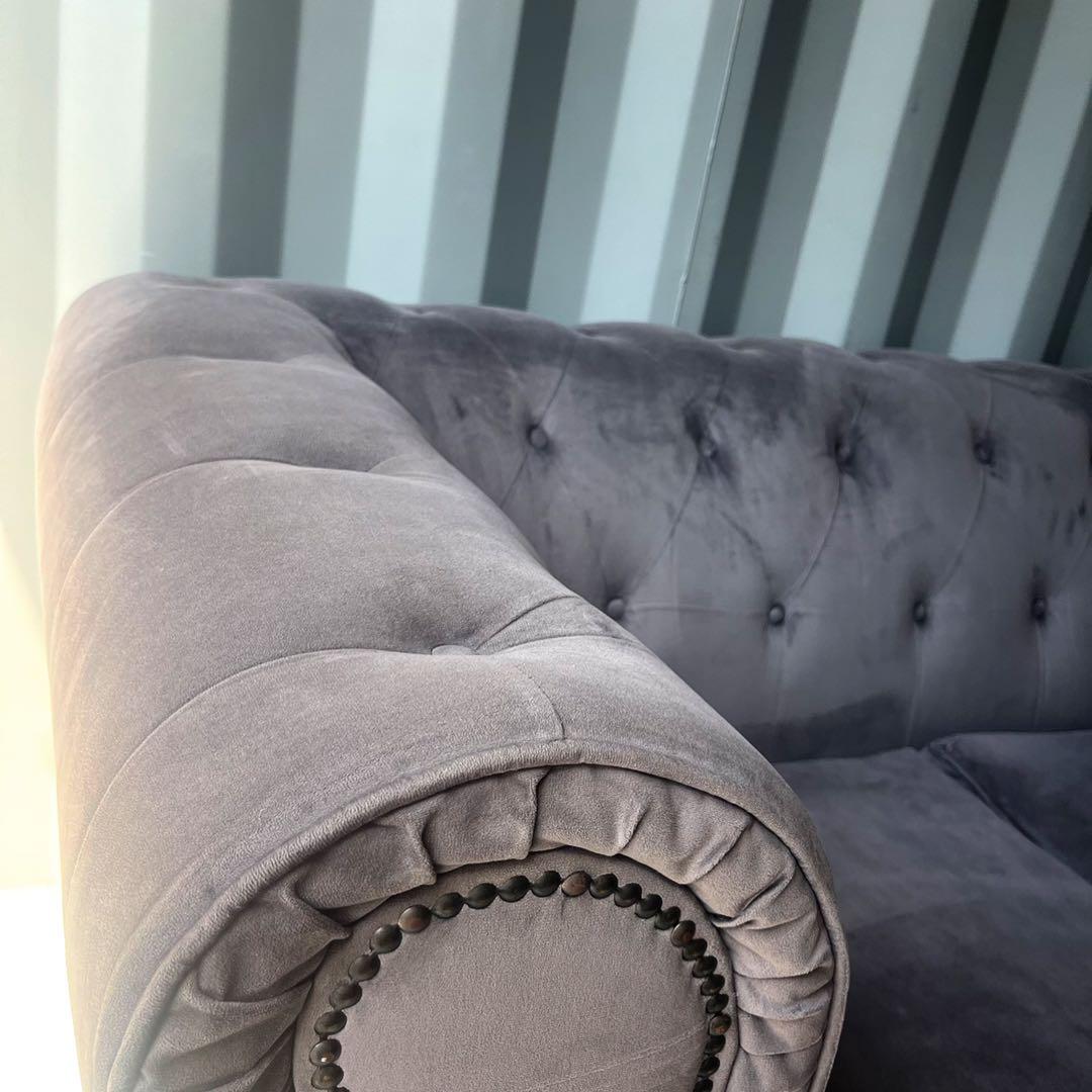 取付無料！グレーファブリック 英国モダン風チェスターフィールドソファ✨