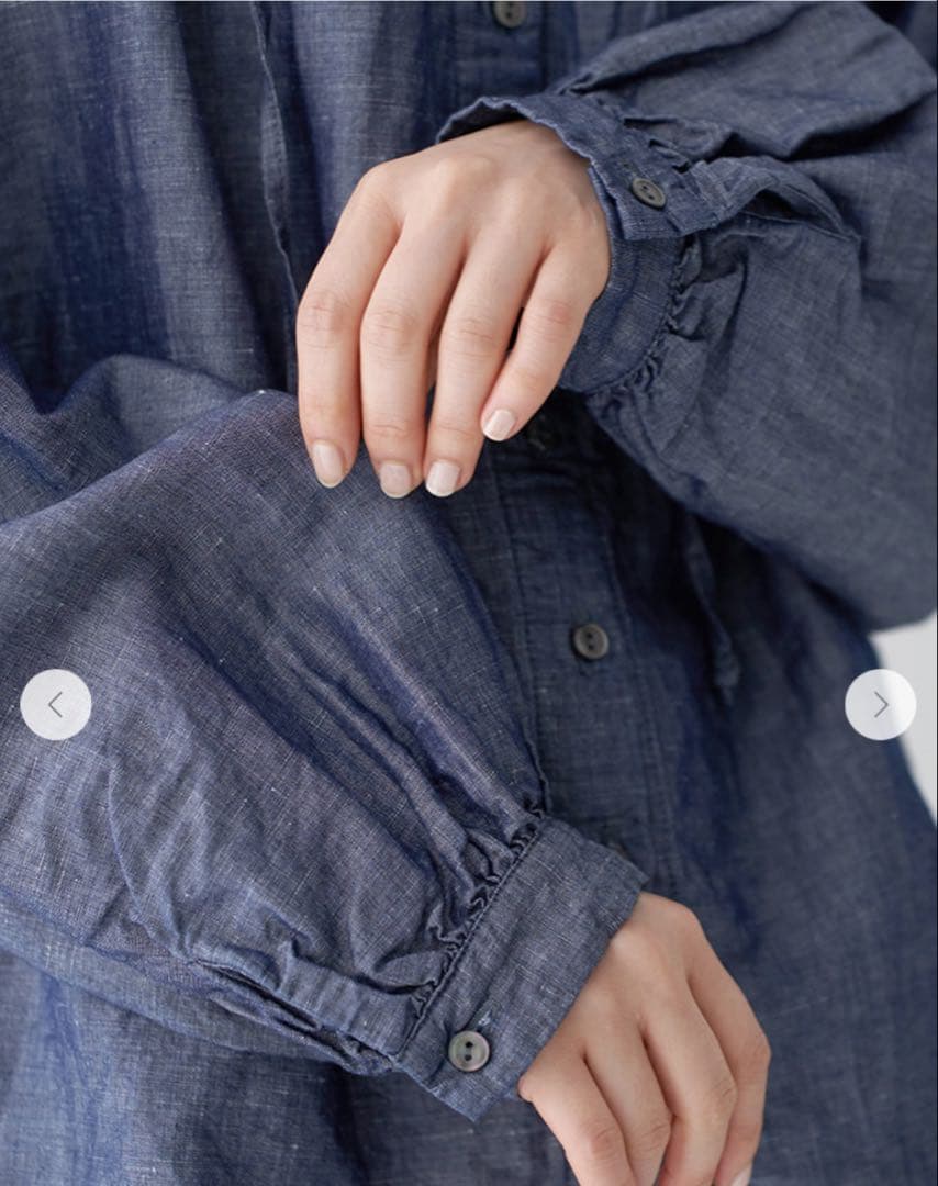 ネストローブ　コットンリネンダンガリーフリルシャツ