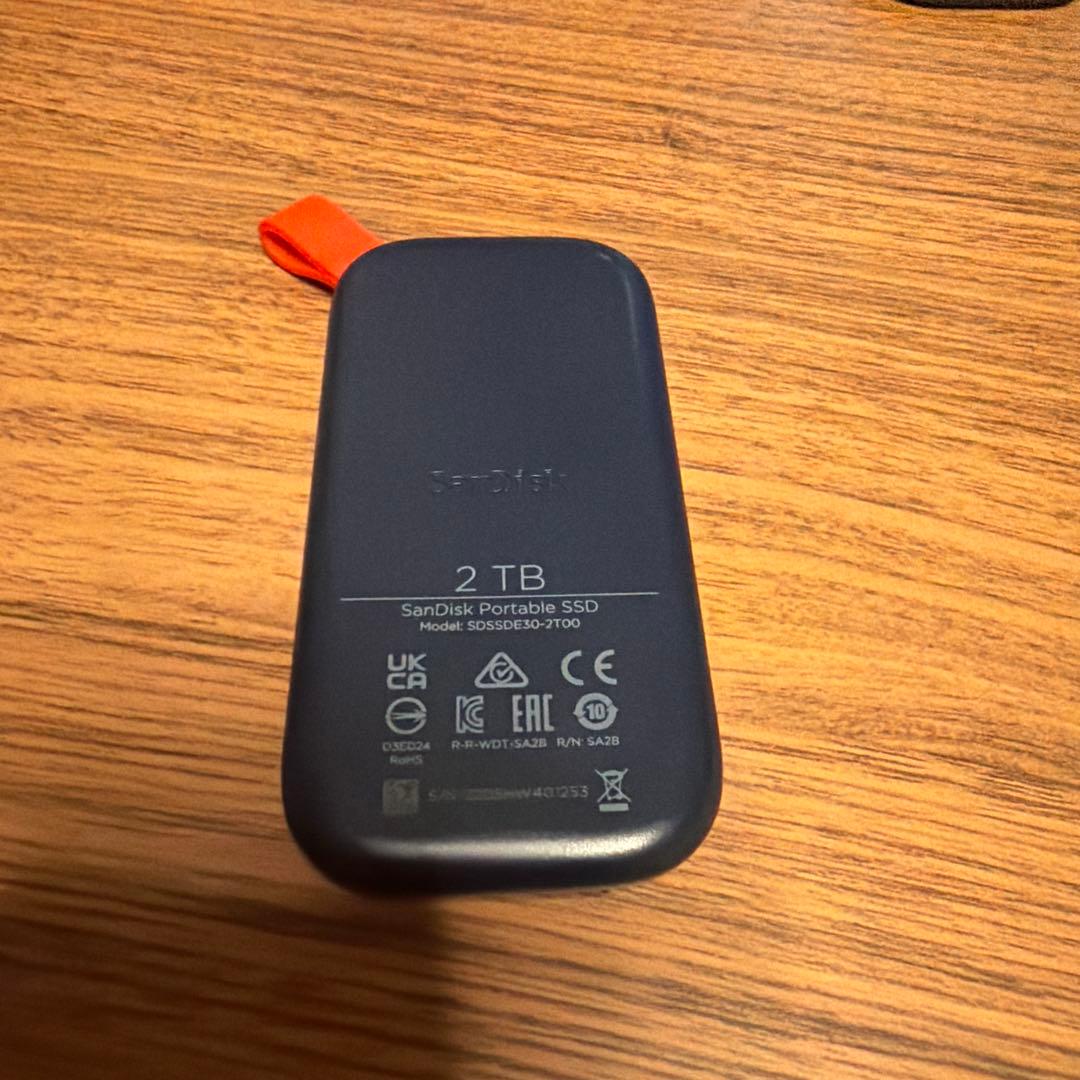 SanDisk ポータブルSSD 2TB SDSSDE30-2T00