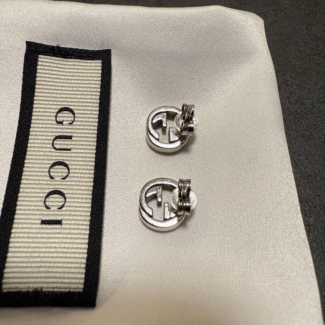 【両耳用】GUCCI ダブルGロゴ シルバーピアス