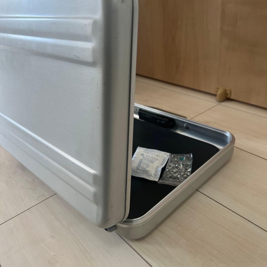 【￼大人気】ゼロハリバートン シルバーアタッシュケース 約28cm✖️約41cm