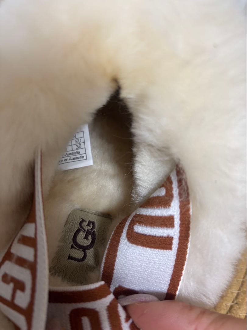 UGG 23.0厚底ベージュ ふわふわスリッパ