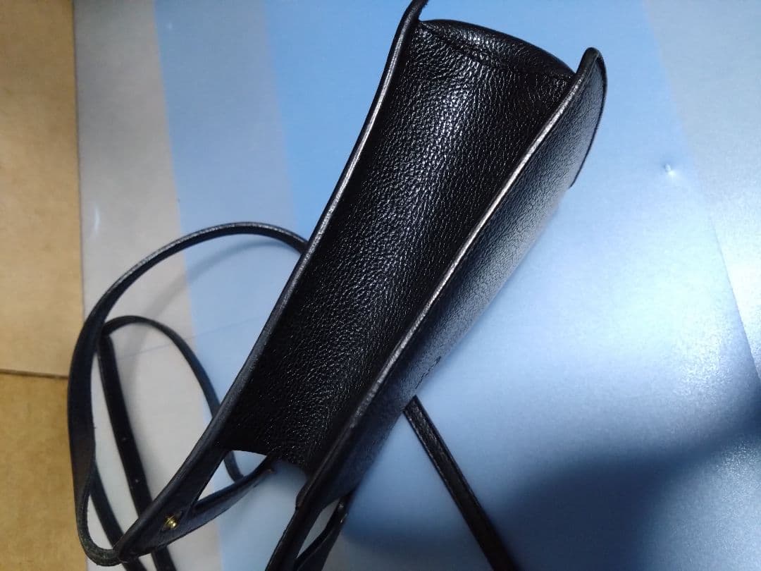 イルビゾンテ黒レザーショルダーバッグ ハンドル付き