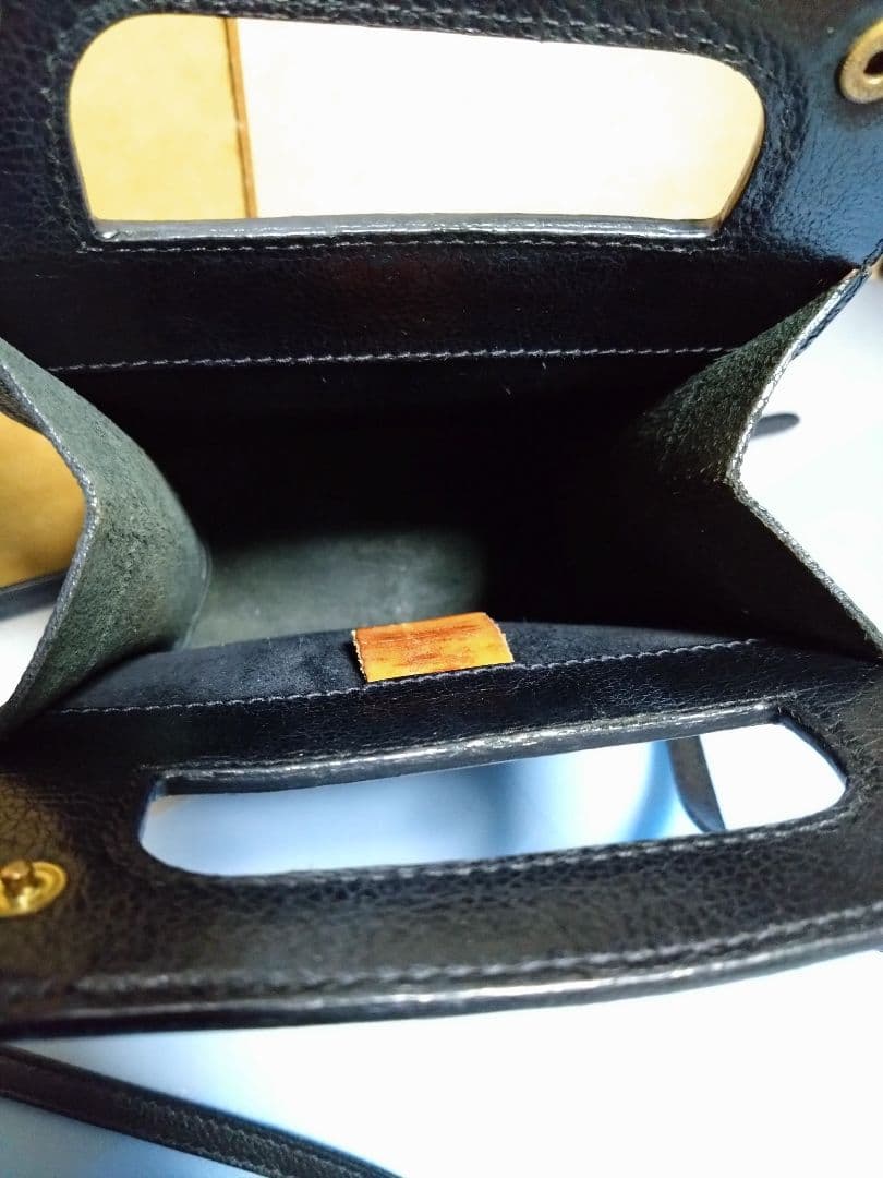 イルビゾンテ黒レザーショルダーバッグ ハンドル付き