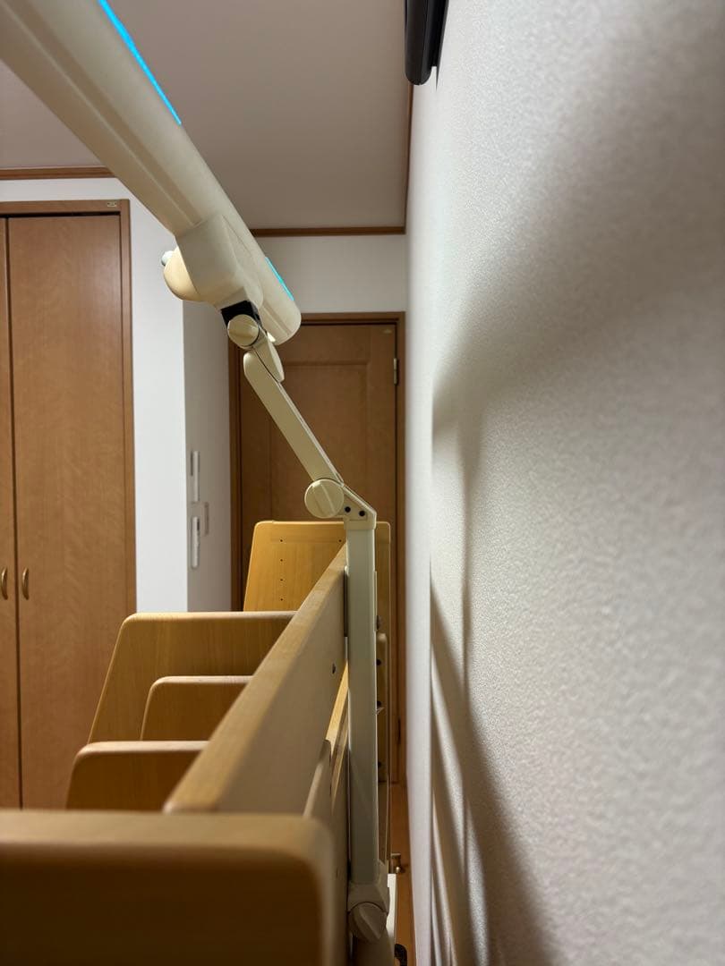 【直接取りに来れる方】木製学習机 デスクライト付き　ヒカリサンデスク