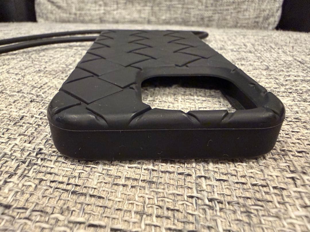 BOTTEGA VENETA iPhone15proケース ショルダー付き