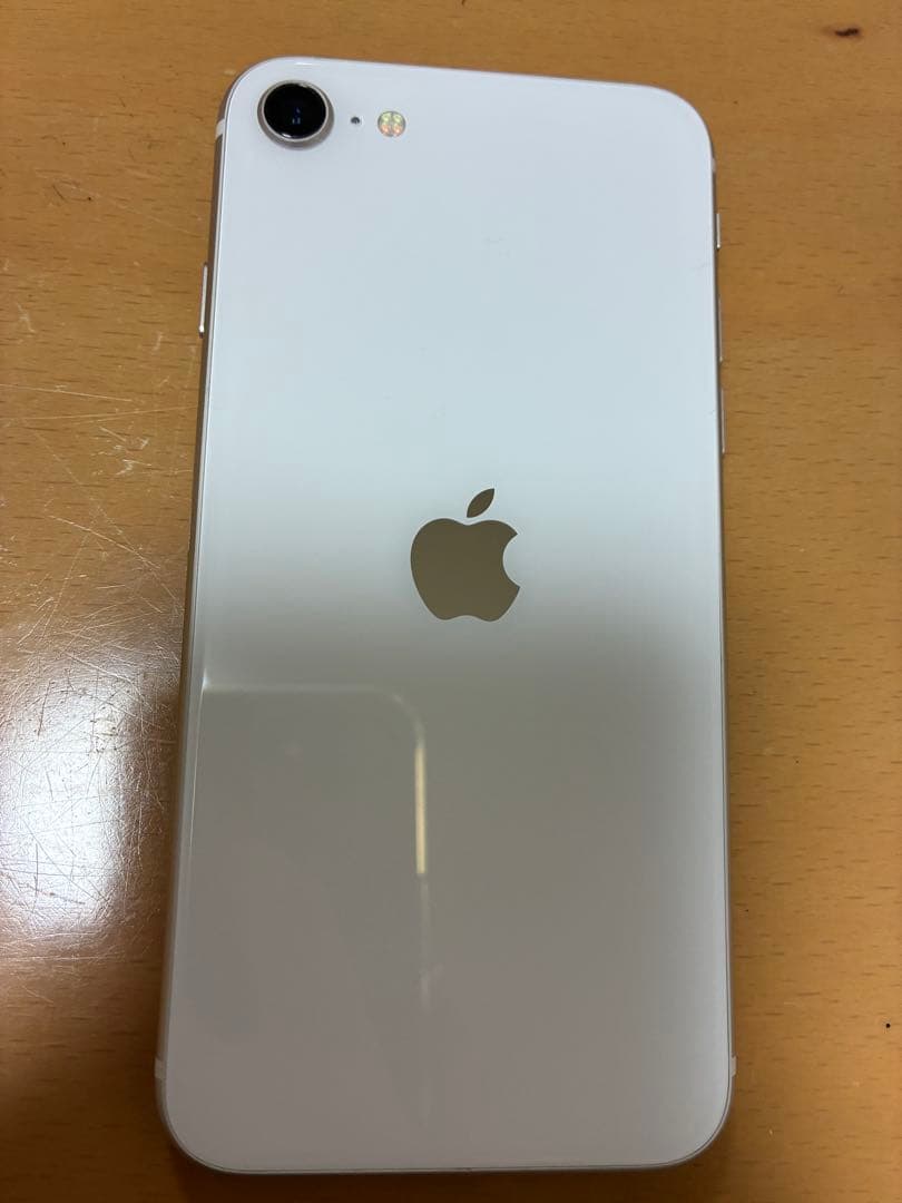 iPhone SE 3世代 64ギガ バッテリー最大容量100%