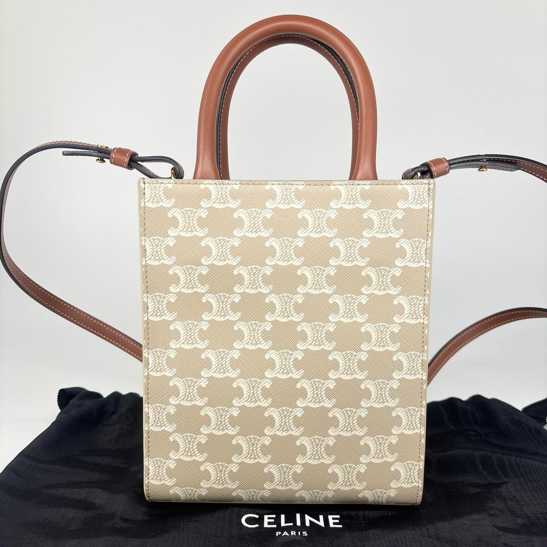 新品未使用 セリーヌ トリオンフ バーティカルカバ ショルダーバッグ レディース