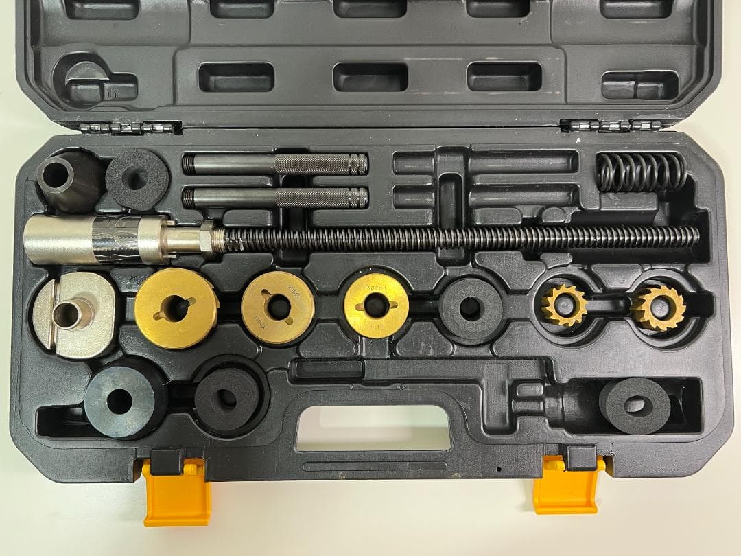 Ice Toolz のヘッドチューブ　リーミング & フェイシング ツール