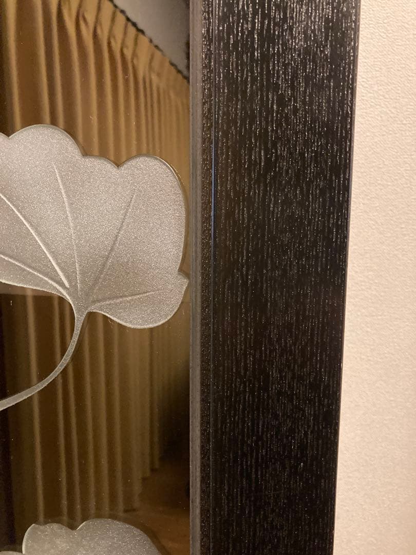 飾り棚　オーダー家具　マットなブラック　美品　ガラス彫刻