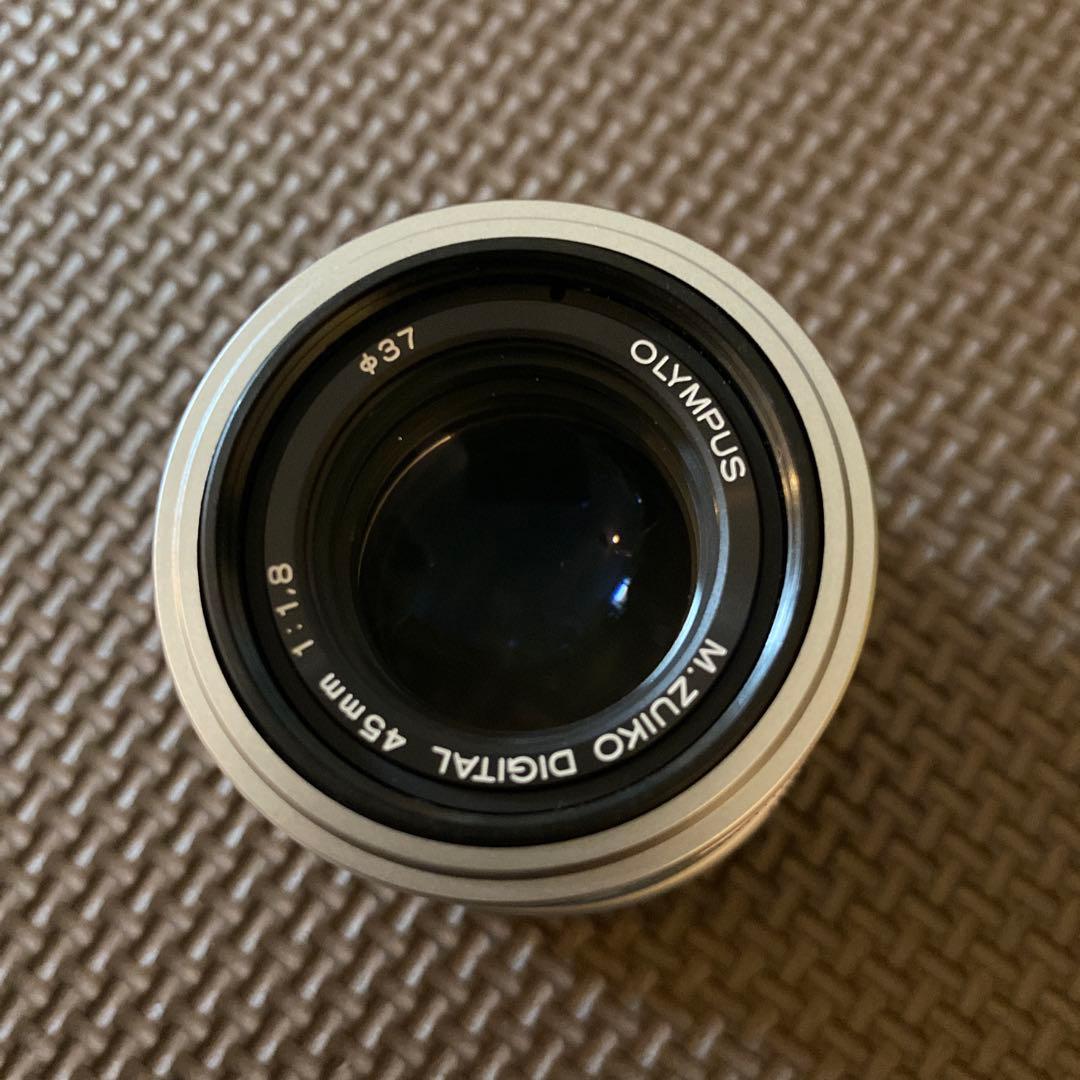 お値下げ‼️OLYMPUS M ZUIKO 45mm f1.8レンズ【美品】