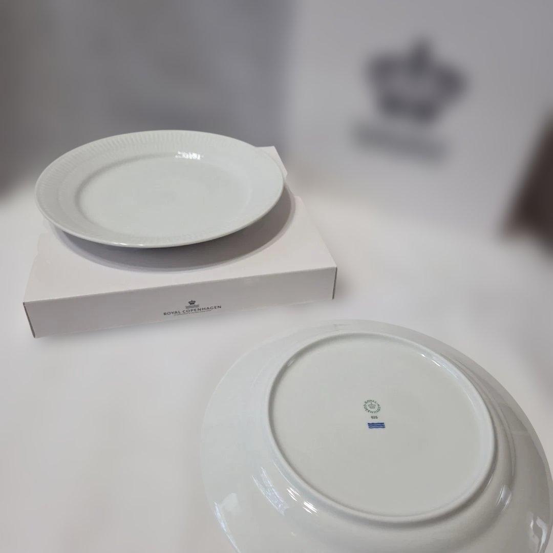 新品未使用　ロイヤルコペンハーゲン　ホワイトフルーテッド　25cmプレート　2枚