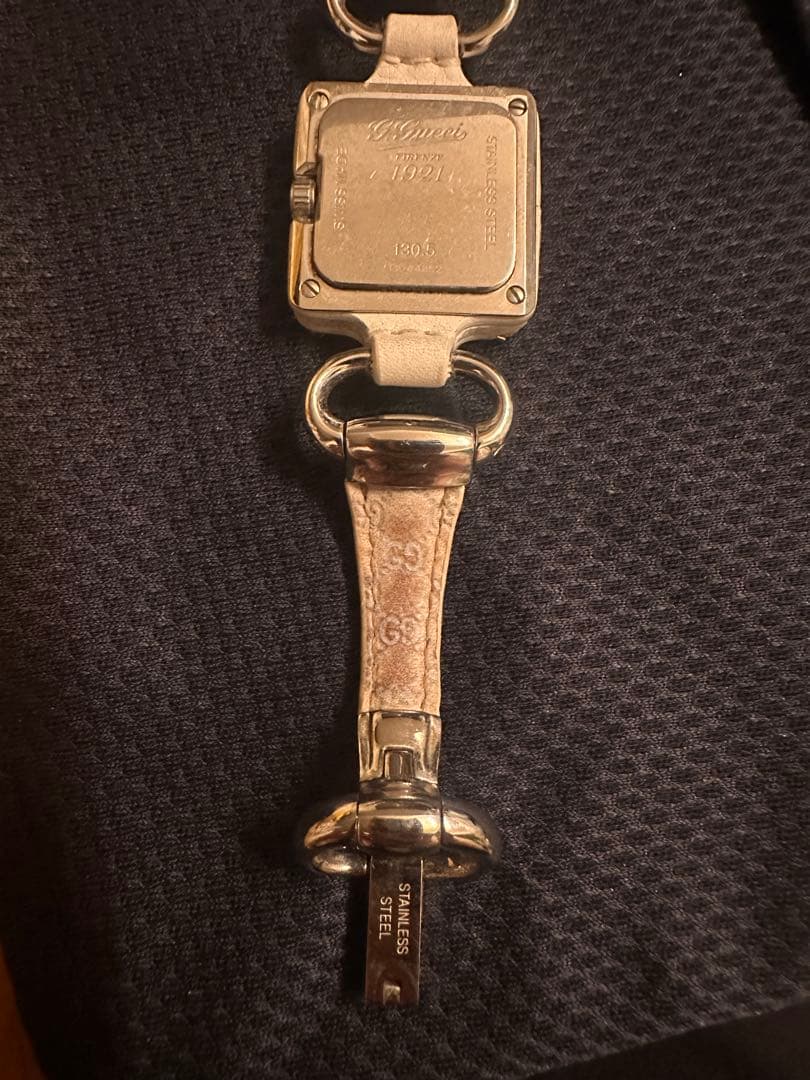 GUCCI ホワイトレザー スクエアフェイス時計