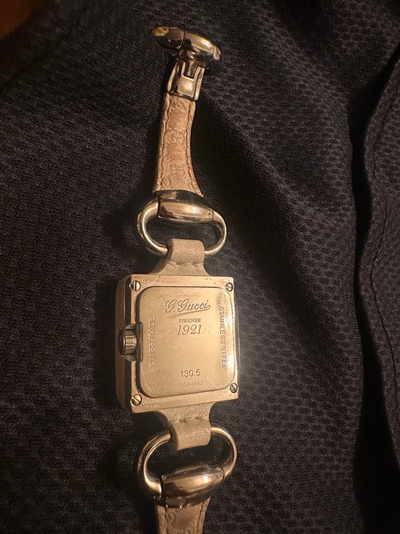 GUCCI ホワイトレザー スクエアフェイス時計