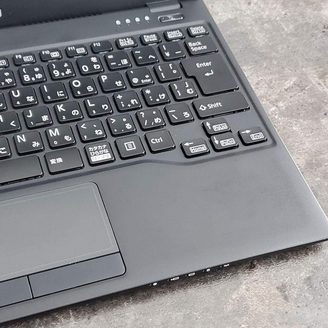富士通 FMV LIFEBOOK 13.3型 ノートPC