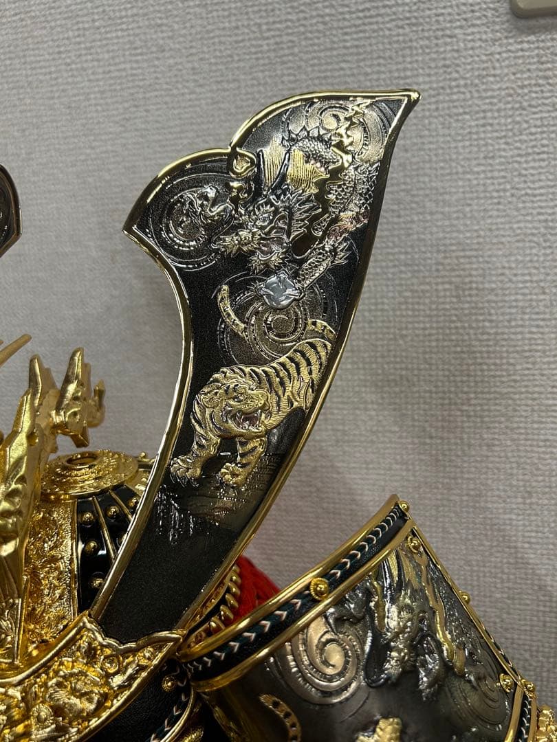 15号盛り上げ彫金兜ゴールド