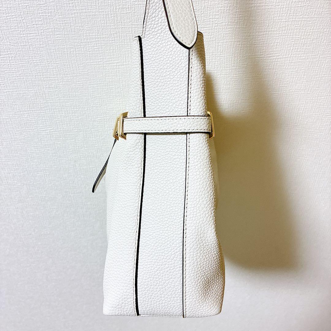 未使用級✨フルラ　アウラ　ショルダーバッグ　ワンショルダー　現行　レザー