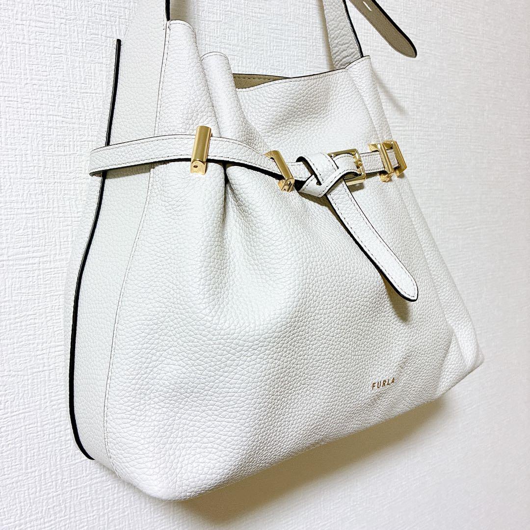 未使用級✨フルラ　アウラ　ショルダーバッグ　ワンショルダー　現行　レザー