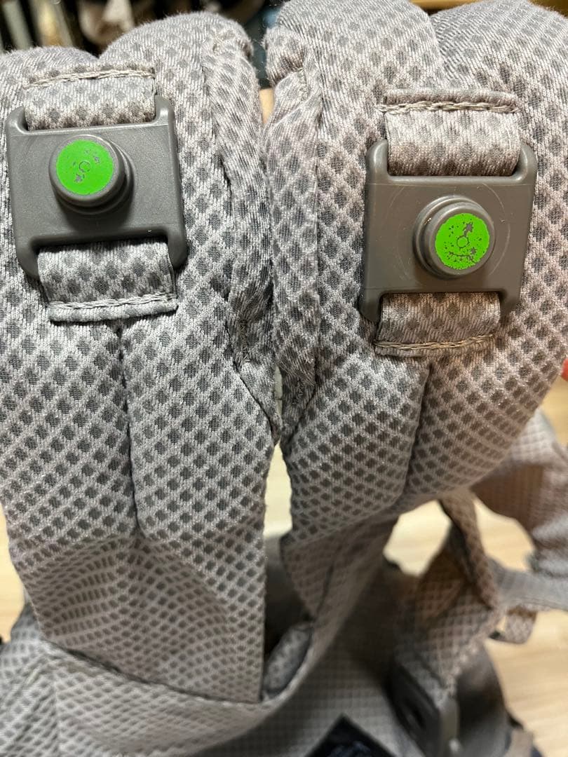 nuna 抱っこひも グレー メッシュ