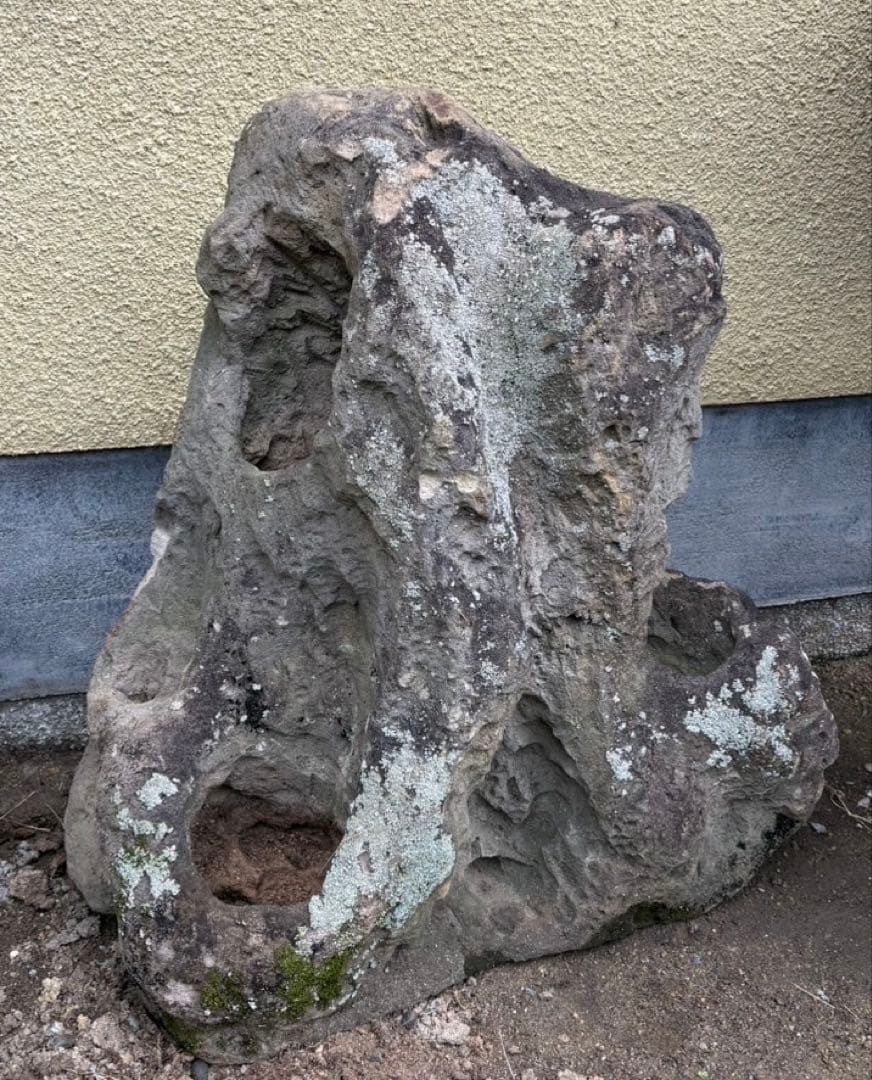 石製灯篭（大、小）・飾り岩（軽石）