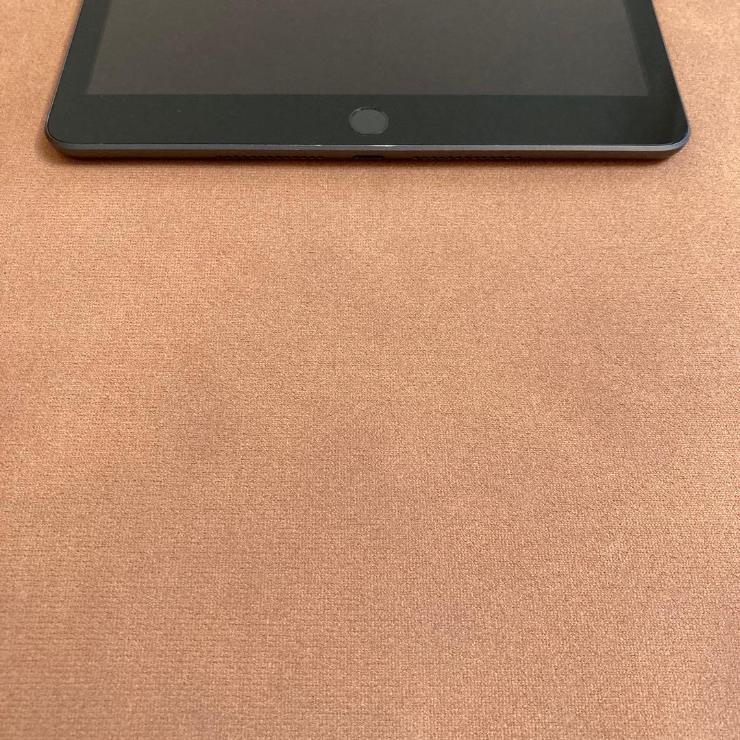 3674【早い者勝ち】美品☆iPad8 第8世代 32GB SIMフリー☆