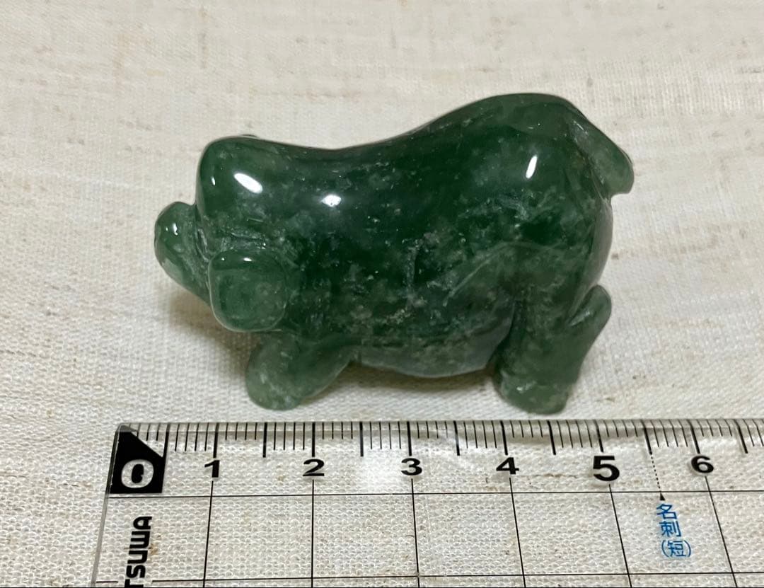 ブタの置物　天然石グリーンアベンチュリン