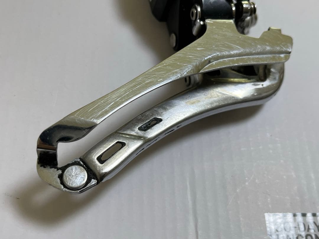 シマノ　アルテグラ FD-6870 フロントディレイラー di2 電動