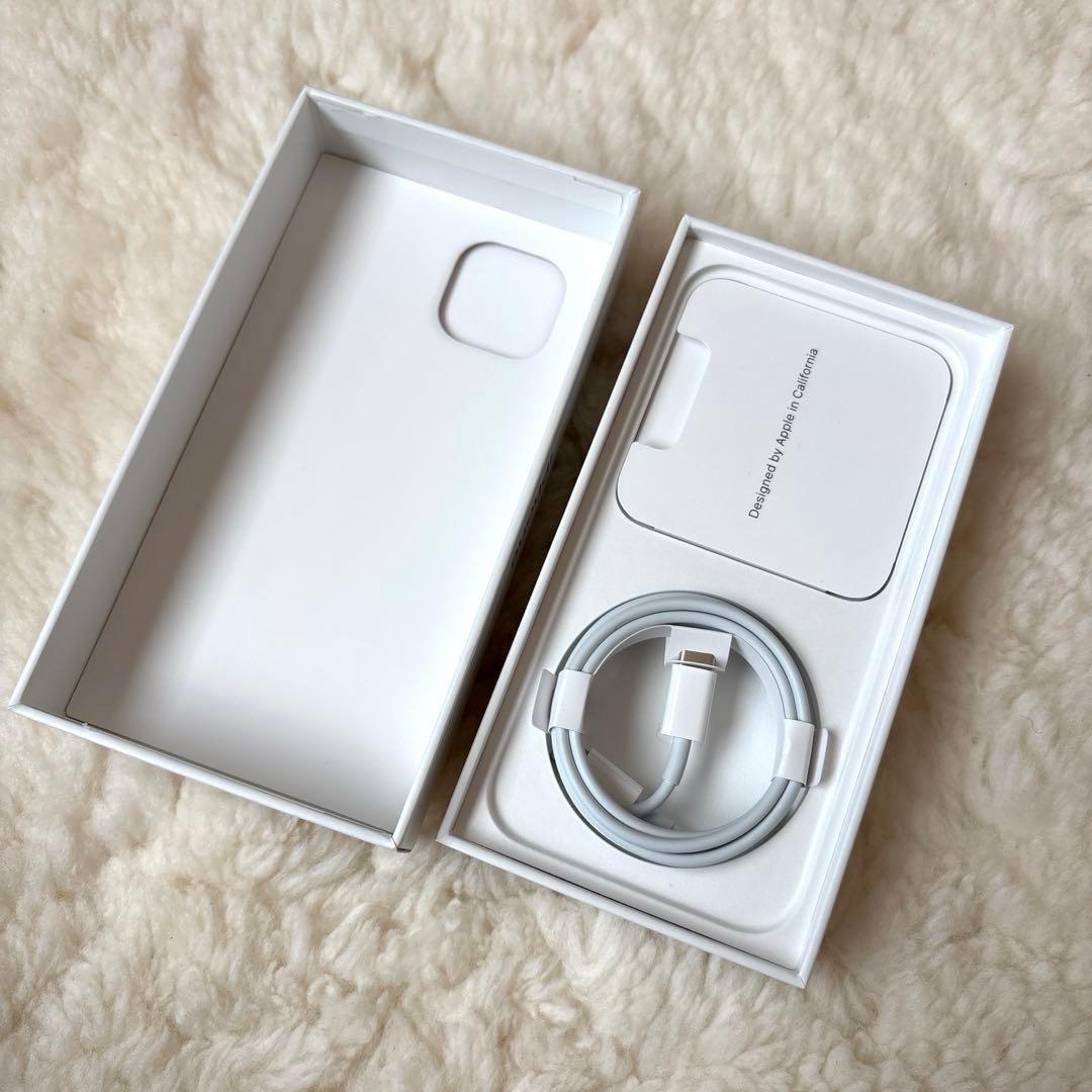 iPhone13 スターライト256GB