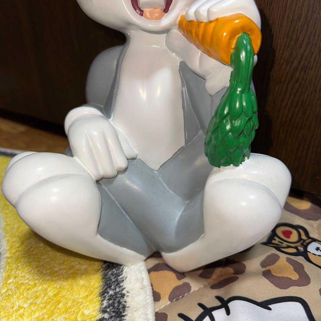 バックスバニー 置物 ニンジン付き高さ34センチ