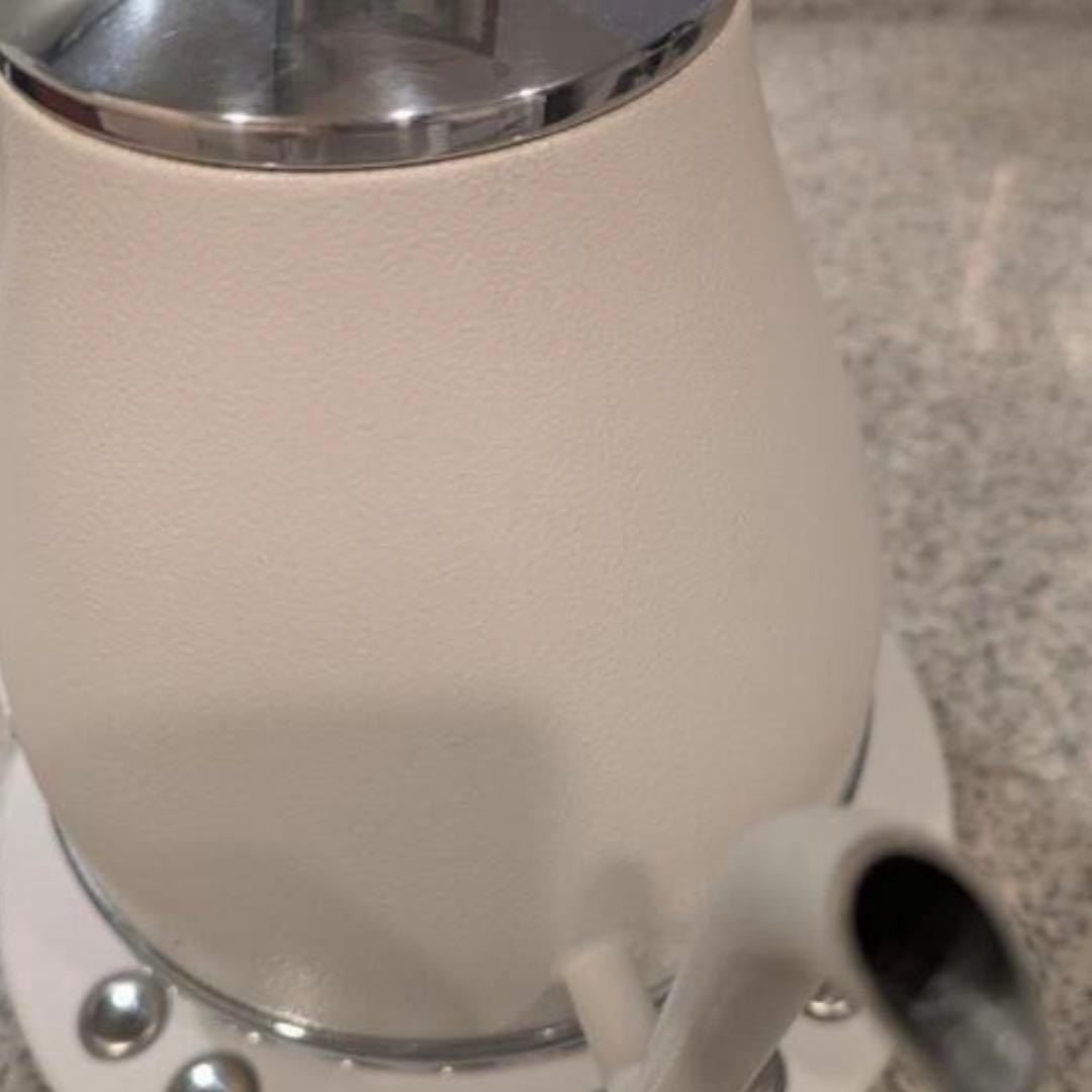 De'Longhi デロンギ ホワイト 電気ケトル