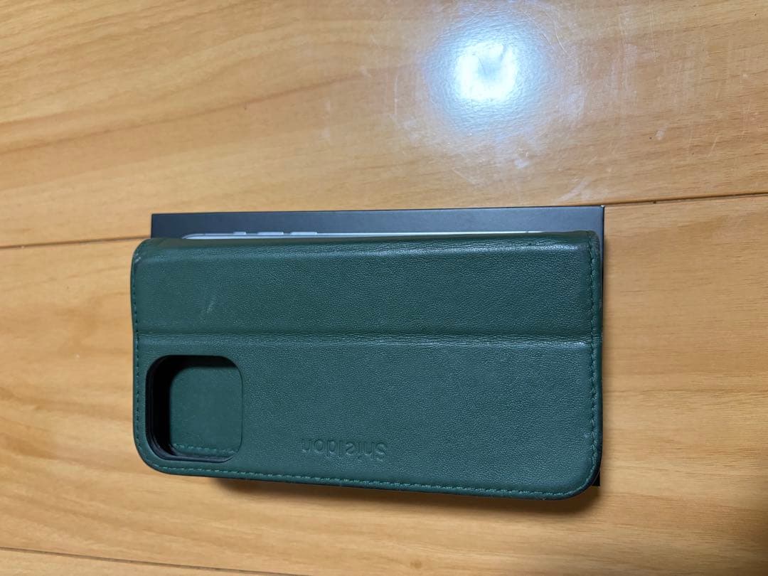 Apple iPhone 13 Pro Max 本体と手帳ケース