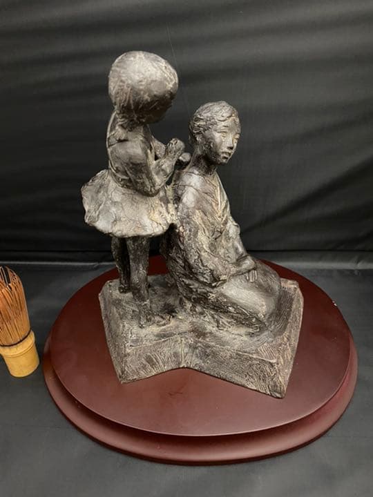 ブロンズ 肩叩き　銅製 彫刻 置物 台付　作家物　開運 骨董 美術 アンティーク