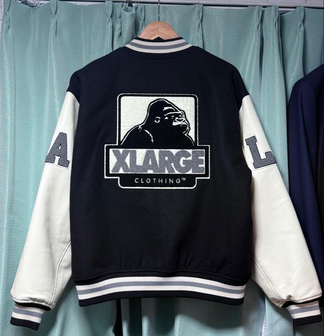 XLARGE スタジャン 黒/白刺繍ロゴ