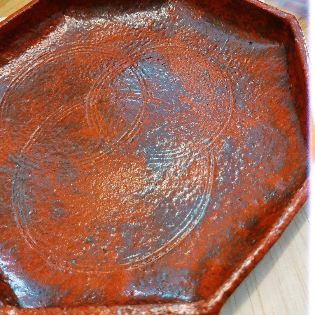 【新品未使用】【即日発送】伊賀焼　赤　還暦祝い　風水　八角形　縁起物