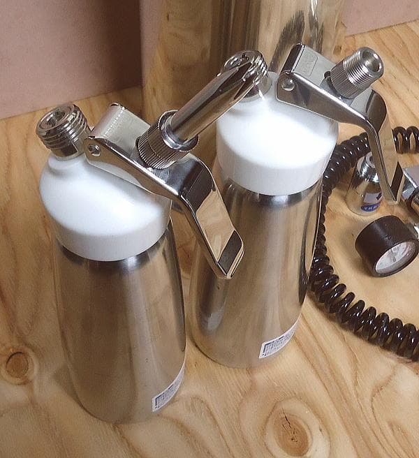 中古品エスプーマ充填機ディスペンサー容器2個ガス圧力調整器ボンベスタンドSET