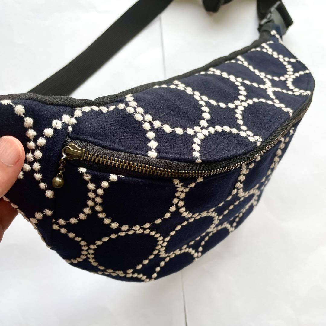 ミナペルホネン タンバリンネイビー×ホワイト ハンドメイドボディバッグ