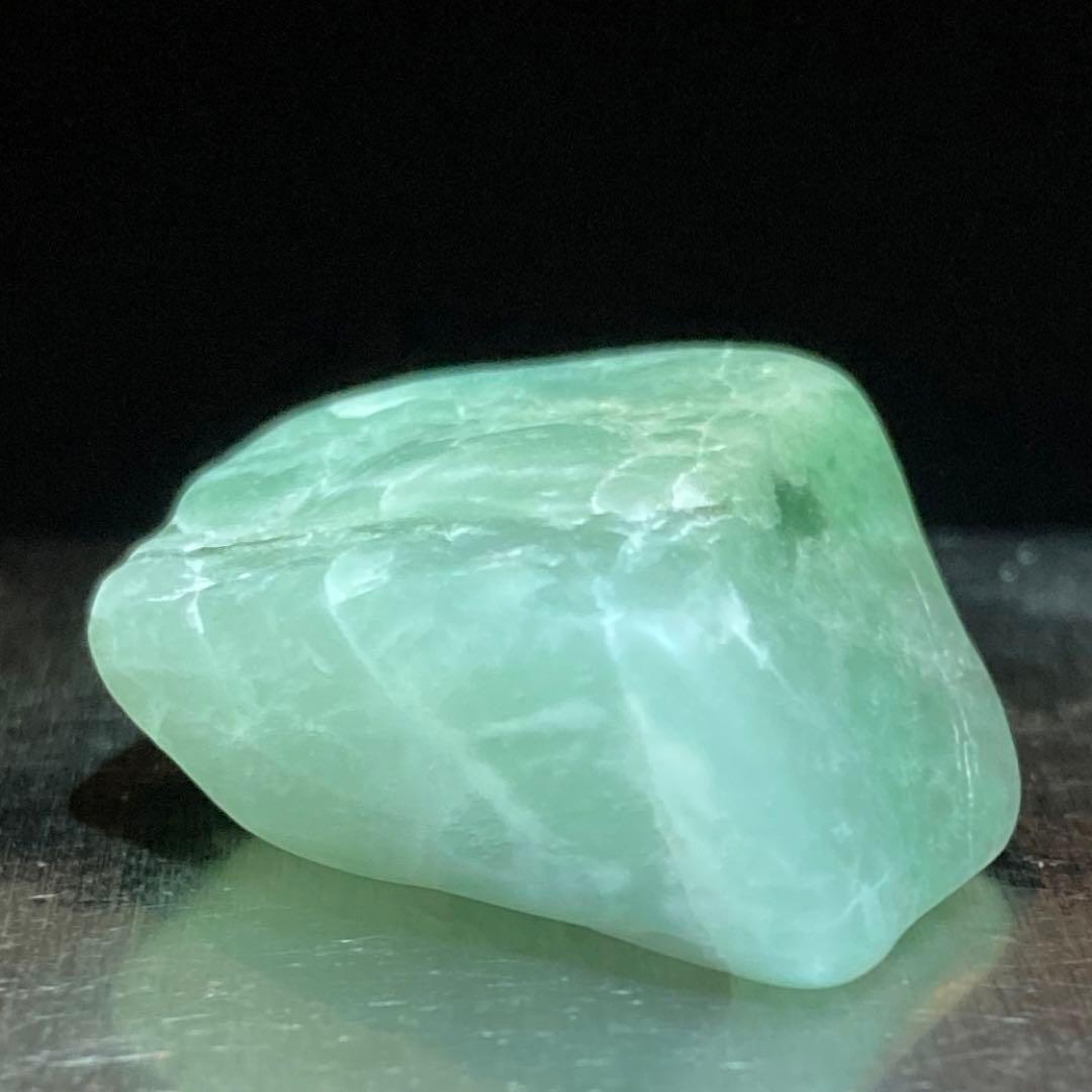 【美石】糸魚川翡翠　ロウカン質 翡翠　エメラルドグリーン　原石　11.2ｇ