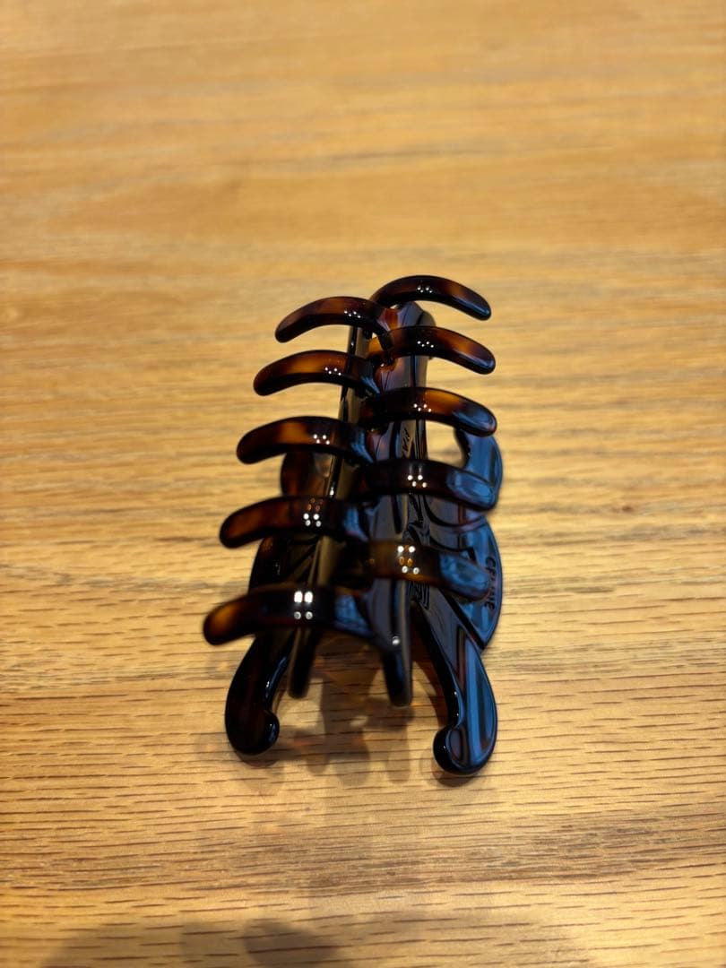 CELINE ラージヘアクロー アセテート ダークハバナ