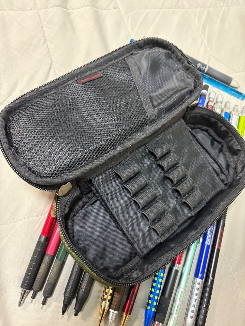 シャーペンまとめ売りとしーさーの筆箱