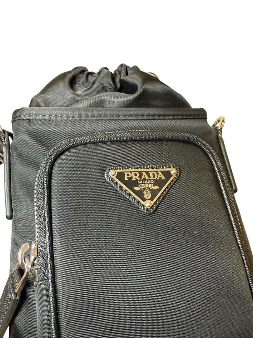 PRADA ブラック ナイロン　スマホ　ショルダーバッグ　即購入不可能