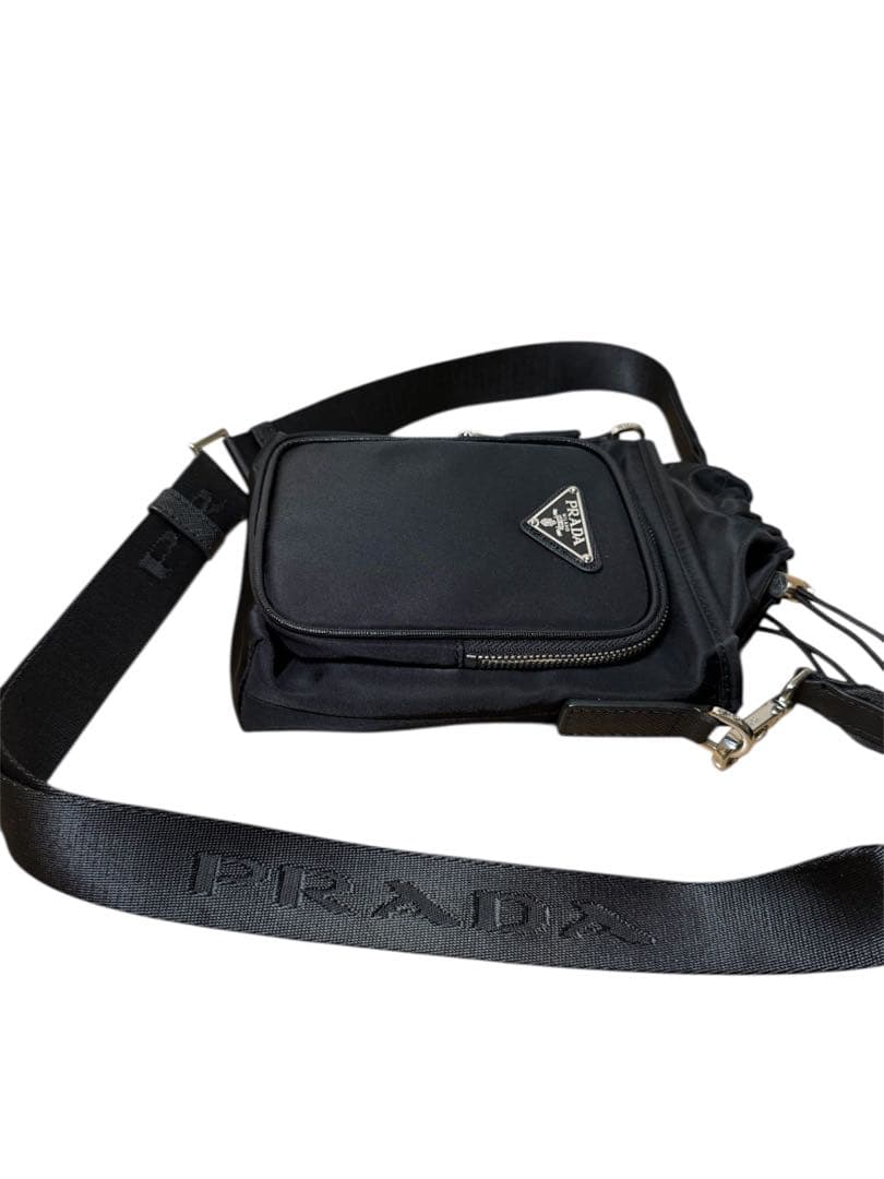 PRADA ブラック ナイロン　スマホ　ショルダーバッグ　即購入不可能