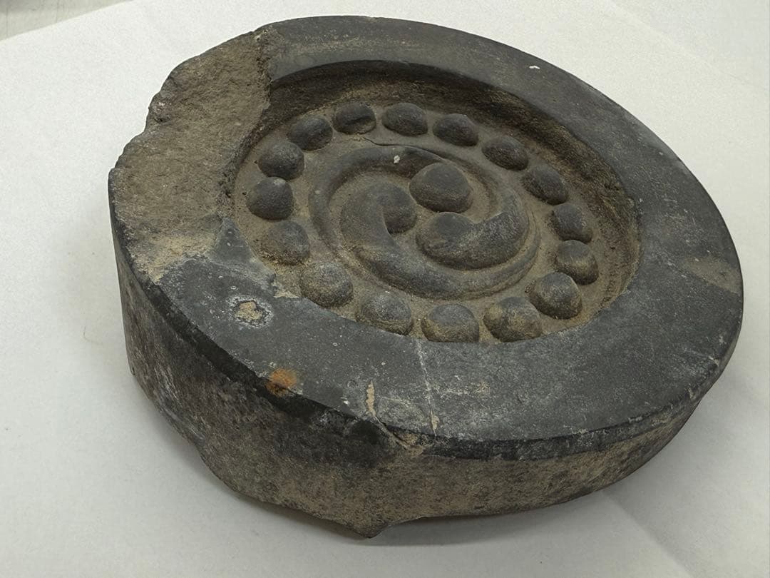 桃山時代　みつ巴紋瓦　古美術　送料込み260106