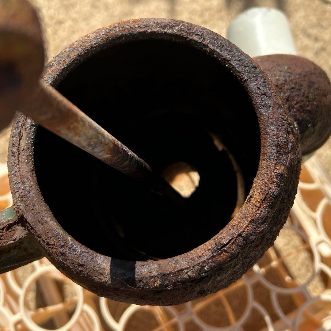 手押し井戸ポンプ　レトロ井戸ポンプ　ガッチャンポンプ　ジャンクガーデン　昭和