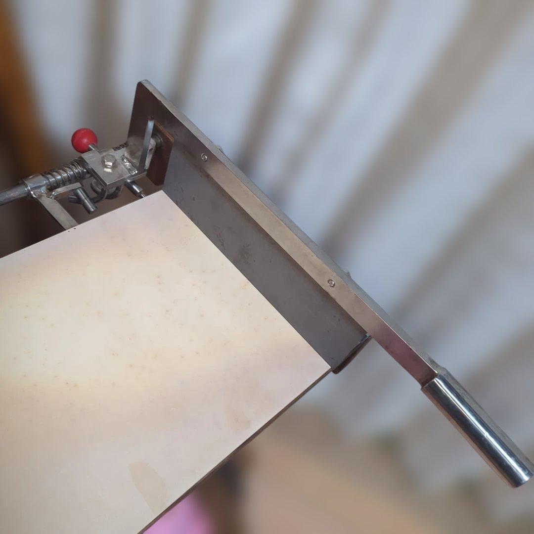 麺切りカッター　麺切り台　完動品　台の下部の横木が１本欠品